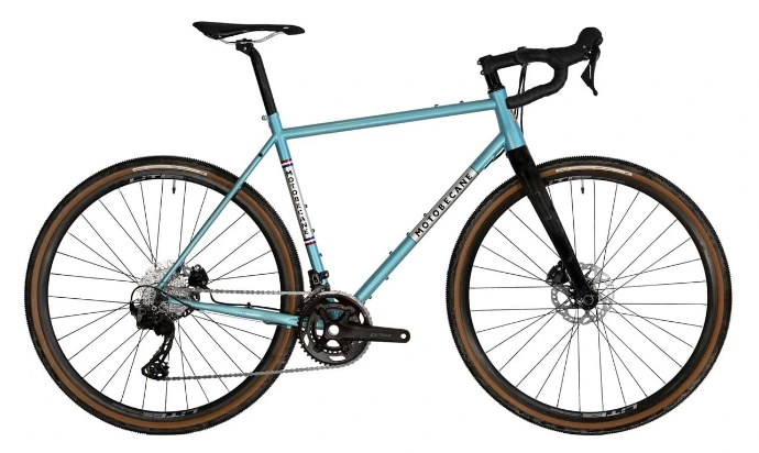 Vélo gravel cadre acier fourche carbone transmission grx